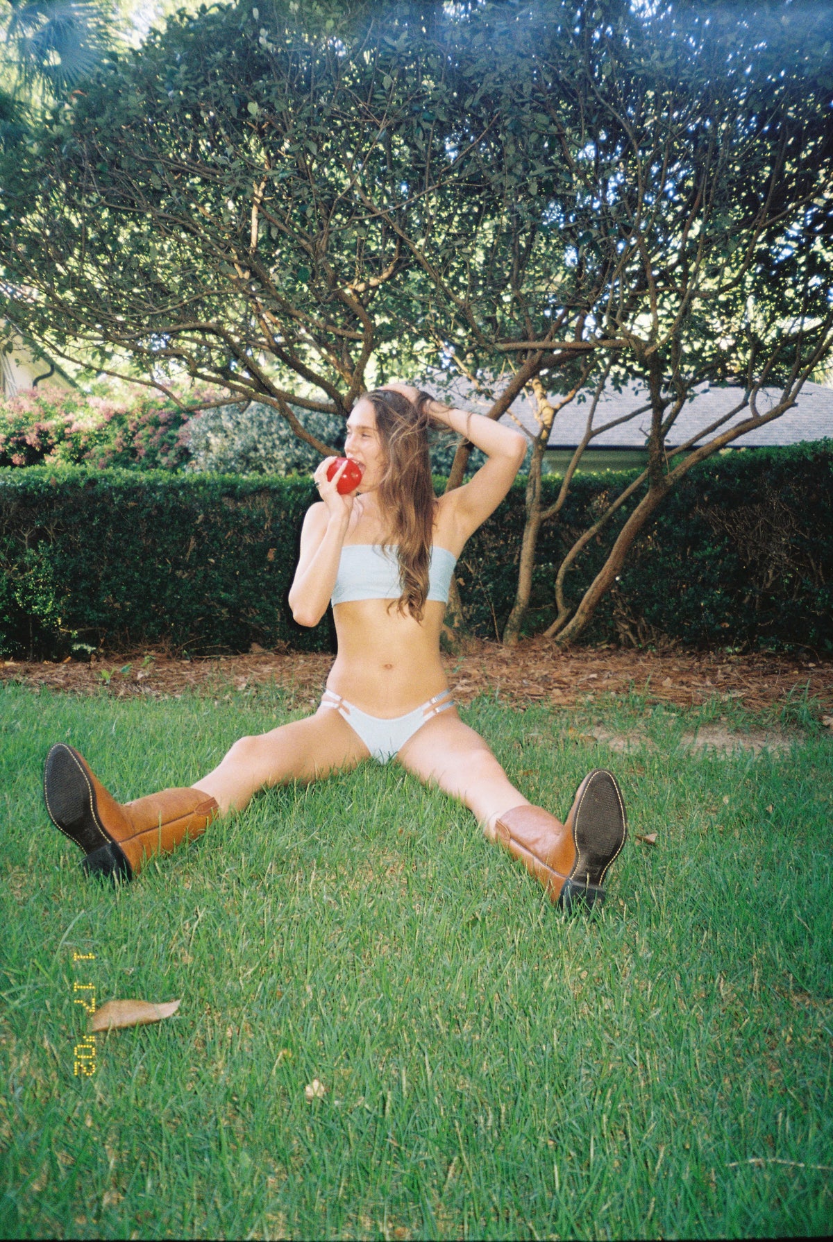 Little Runaway set in Poolside Haze, editorial on the lawn
